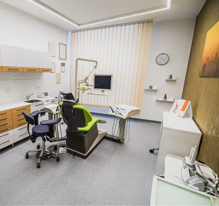 Zobozdravstvena ordinacija Trinniti – moderna, svetla in urejena delovna soba